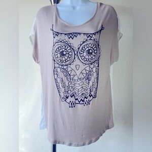 Women's Cream Owl Graphic Top approx 23” W armpit to armpit x 27” inches L